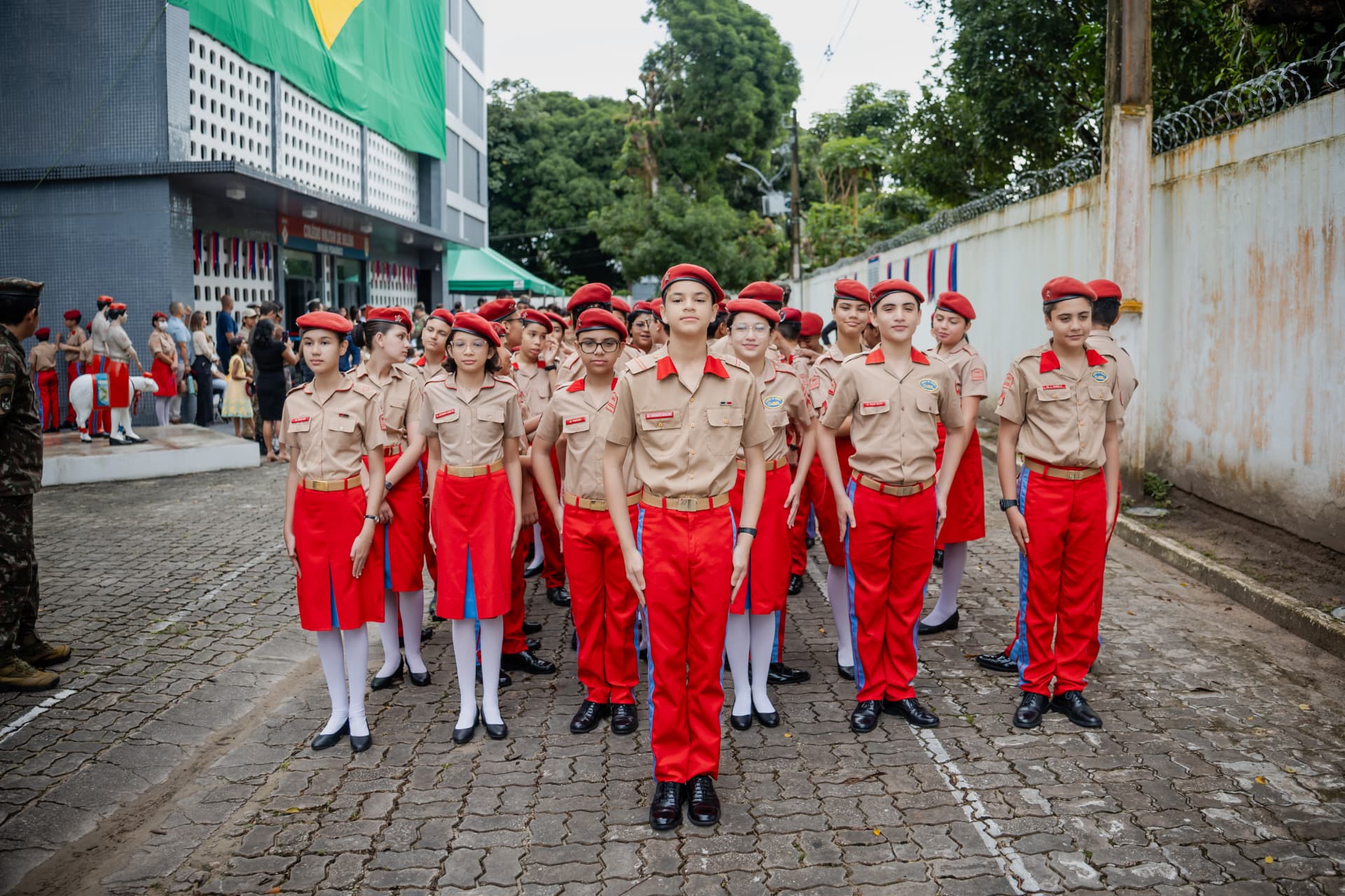 Alunos aprovados em formatura no colégio militar